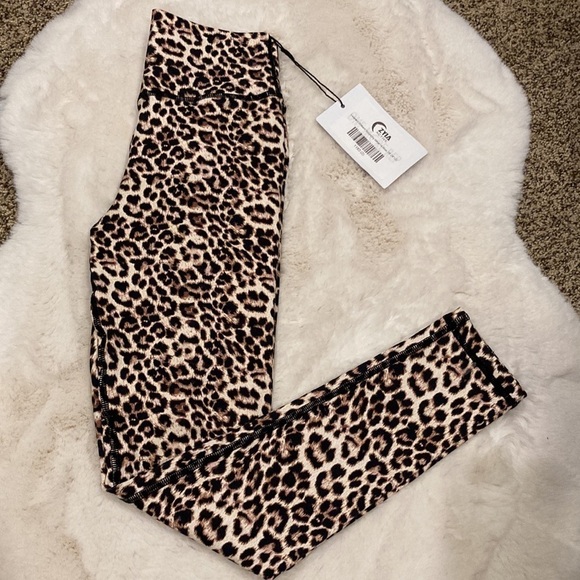 Zyia Leopard Brilliant Scrunchy What Hi-Rise 7/8 24" - Size 2 - Picture 10 of 13